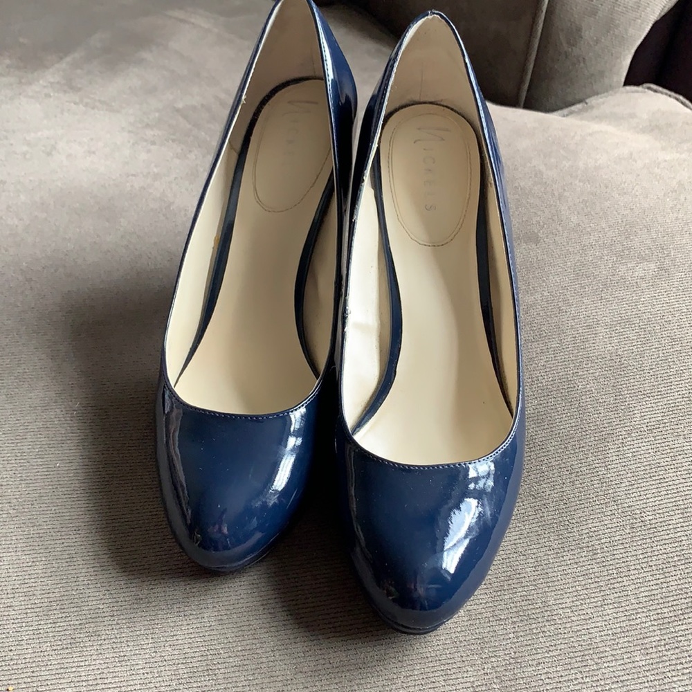 Navy platform pumps